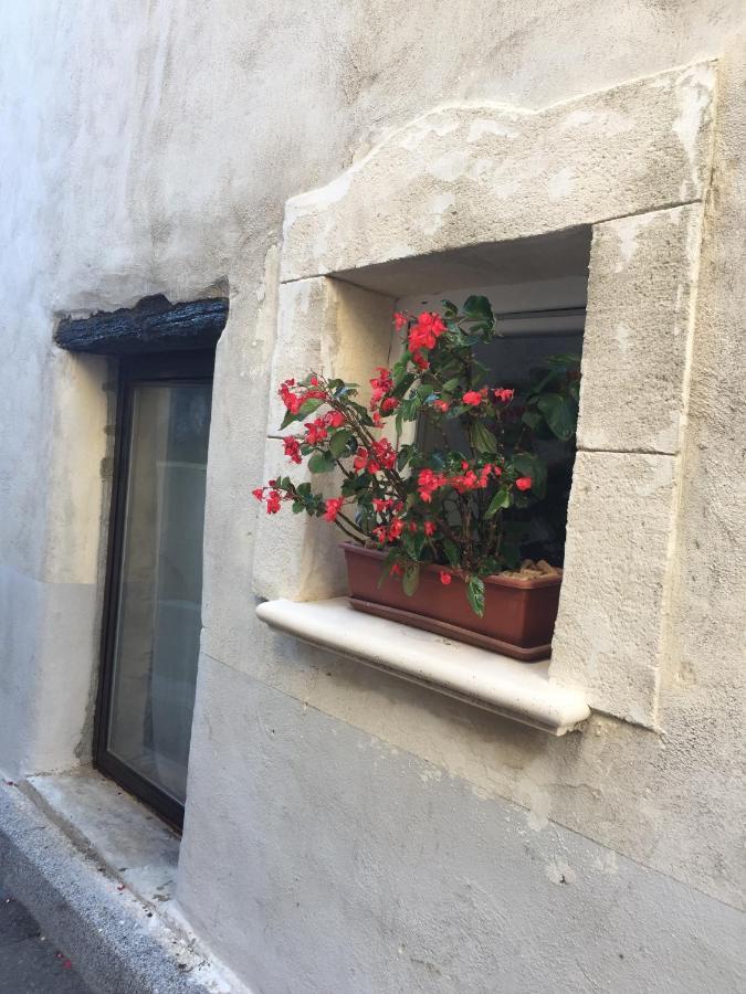 Chambre D Hote De Charme Avec Plein D Authenticite Du 13 Eme Siecle Châteauneuf-du-Pape Eksteriør billede